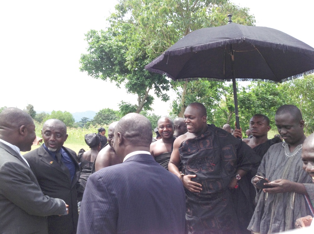 The Paramount Chief of Akwamufie, Odenho Kwafo Akoto (2nd right), interacting with some residents and members of the Yaa Botwe Family after the ruling.