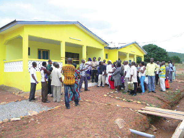 Executives of PTA, staff and some parents of the school at the inauguration o f the bungalows.