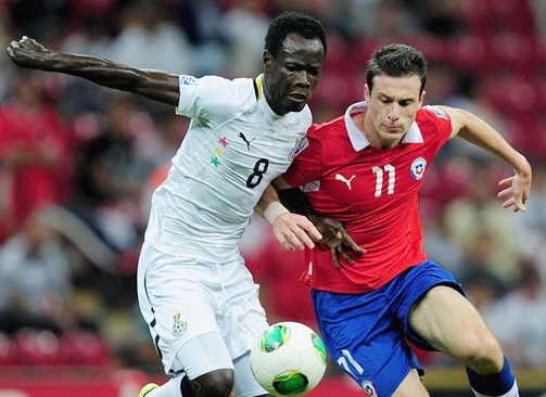 Angelo Henriquez in a tango with Ghana's Seidu Salifu