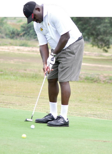 Michael Ikpoki about to putt into the hole