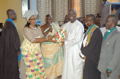 • Mrs Hanna Edusei Peasah (2nd from left), wife of the Tafohene,  presenting one of the parcels to Mr J.B. Danquah Adu (3rd from right). Looking on admiringly are Rev. Sam Asiama Koranteng (left), the Old Tafo Akyem District Minister of the PCG; Dr Kwasi Ofori-Frempong, Senior Presbyter of the church, and two clergymen of the Bethel Congregation of the Methodist Church, Old Tafo Akyem , Very Rev. Kwadwo Agyenim Boateng (2nd from right) and Very Rev. (Rtd) Okyere Adarkwa (right), who graced the occasion.   Picture: Takyi Boateng
