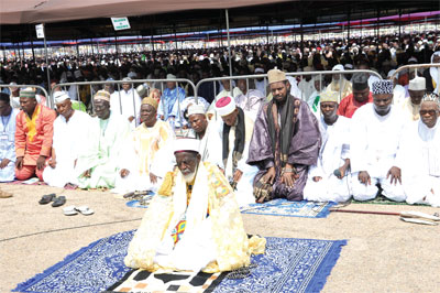 The Chief Imam, Sheikh Usman Nuhu Sharabutu leading muslims in prayer