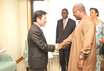  President Mahama being welcomed by the Japanese Minister for Economy, Trade and Industry, Toshimitsu Motegi.