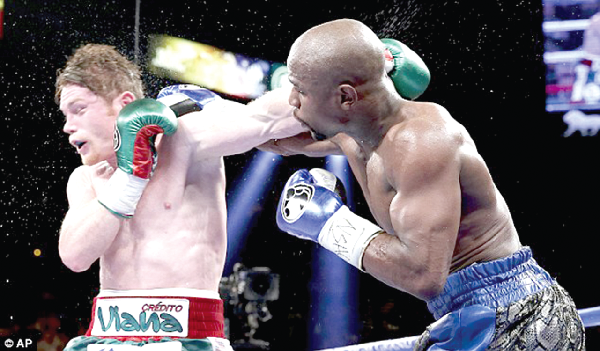 • Floyd Mayweather (right) lands a powerful right to Saul Alvarez’s head.
