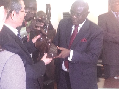  Mr Doe Adjaho (right) presenting a gift to Mr Ma Biao