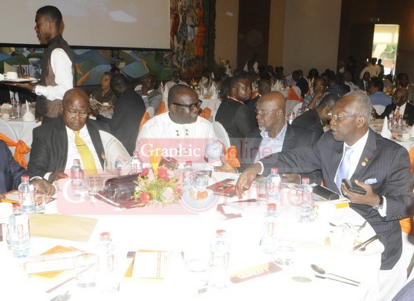 • Mr Kenneth Ashigbey (2nd left), Managing Director of Graphic Communications Group Limited, interacting with Mr Hackman Owusu Agyemang (2nd right), a former minister of state at the Graphic Business-Fidelity Dialogue in Accra. Those with them are Mr Kwasi Abeasi (right) a former Chief Executive Officer of the Ghana Investment Promotion Centre (GIPC), and Mr Gideon Quarcoo, Chief Executive Officer of the Ghana Export Promotion Authority. Picture: GABRIEL AHIABOR