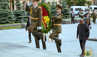 Ghana: President Mahama arrives in Belarus, lays wreath at Victory Monument