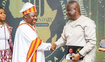 Ernest Yaw Amporful (right), Ghana’s Resident Envoy to Rwanda, presenting the Award for African Legend in Health to Dr De-Gaulle Moses Dogbatsey, CEO of the Medi-Moses Clinic and Prostate Centre