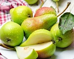 Nutritional comparison and health benefits of apples and pears