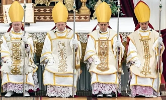 Four priests from Switzerland, the US and France were ordained during a ceremony in the Alpine village of Écône