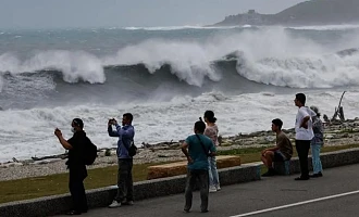 Typhoon Bavi, which spans 1,000km at its widest point – roughly the width of France – is sweeping across the Pacific towards Taiwan