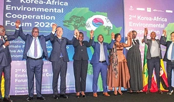 Ahmed Ibrahim (left), Minister of Local Government, Chieftaincy and Religious Affairs, declaring the forum officially open. Standing in solidarity with him are Issifu Seidu (2nd from left), Minister of State, Climate Change and Sustainability; Kyongsig Park (3rd from left), Korean Ambassador to Ghana, Some dignitaries and other participants. Picture: ERNEST KODZI